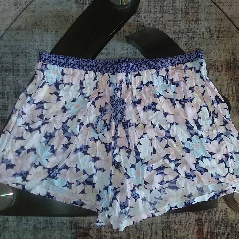 Floral print dress shorts extra large brand vanilla star NEVER BEEN WORE
